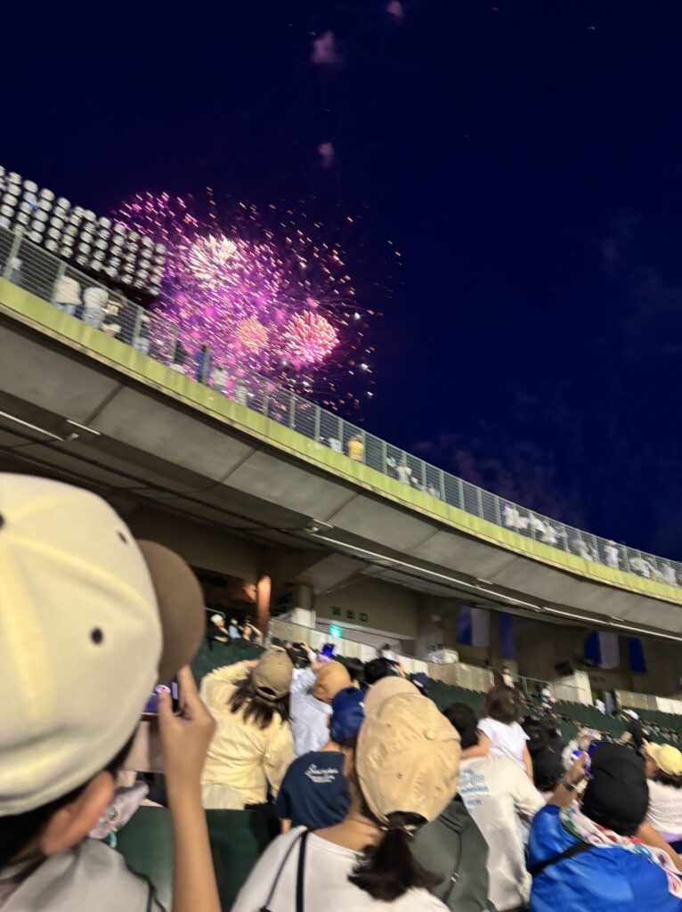 ほっともっとフィールド神戸3塁側からの花火