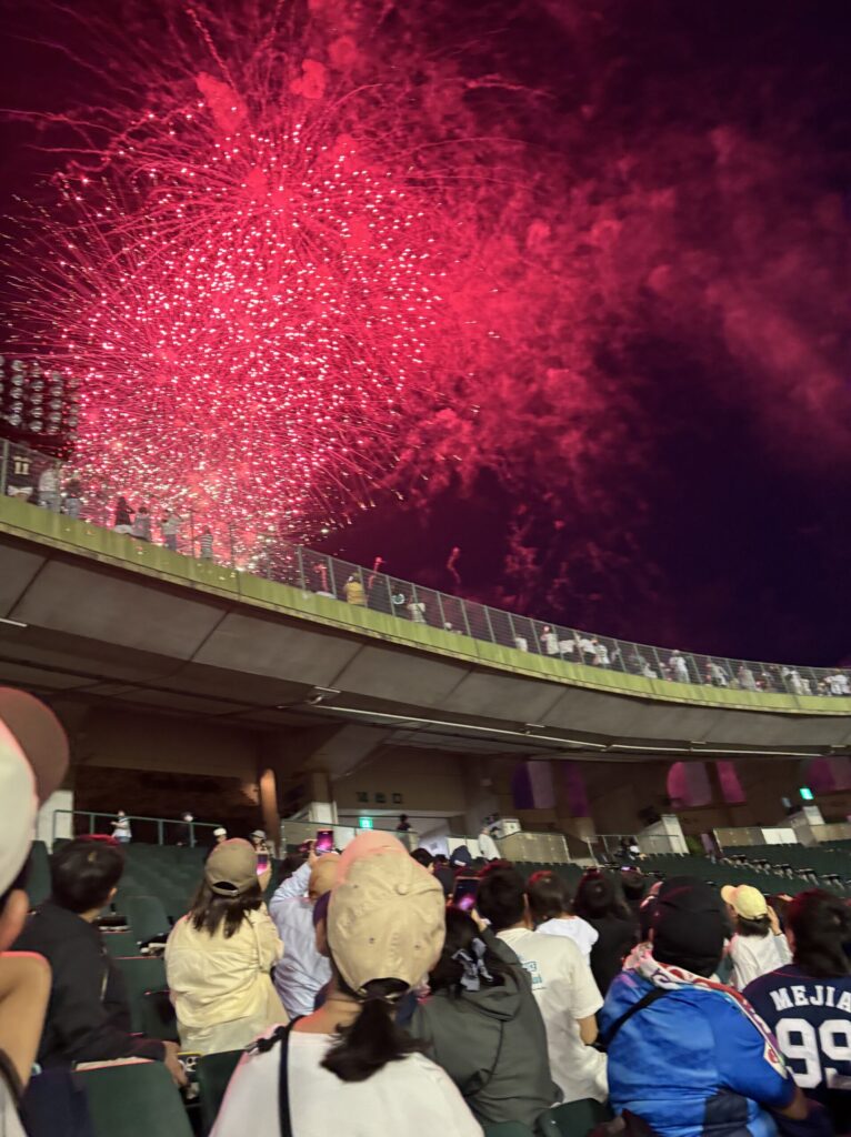 ほっともっとフィールド神戸3塁側からの花火